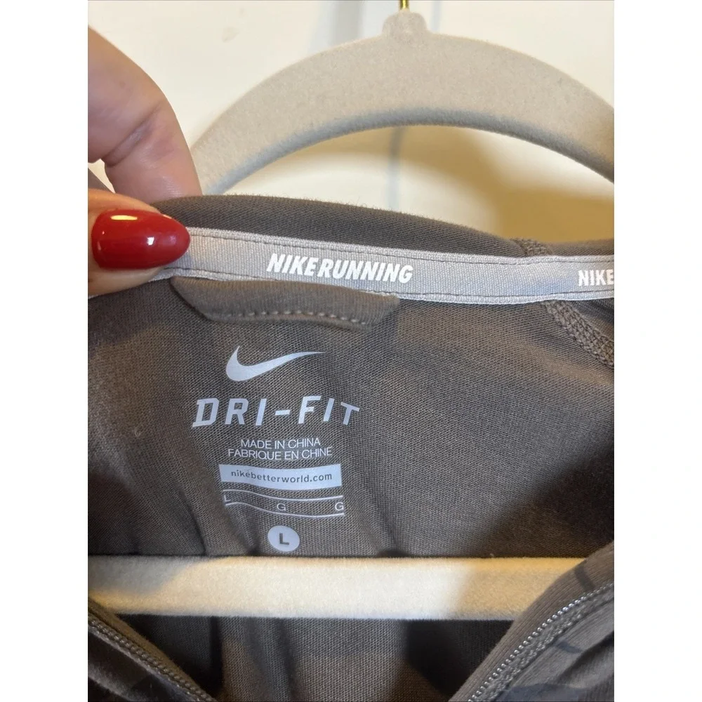 Nike friendly description slightly